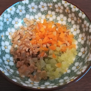 離乳食中期★みじん切り野菜のねばねば納豆和え